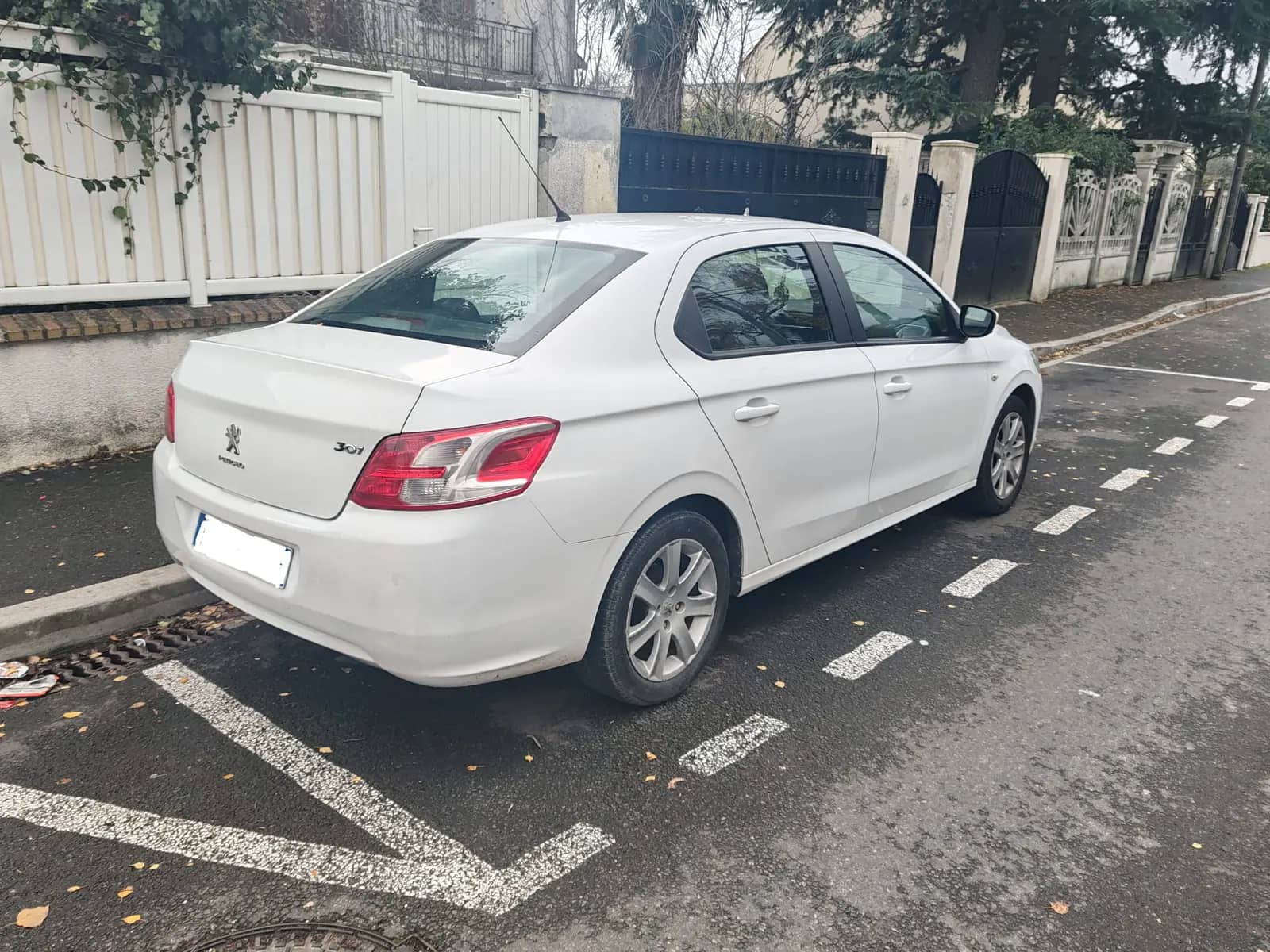 Peugeot 301 c-Elysée 1.6 hdi 92cv · photo 2