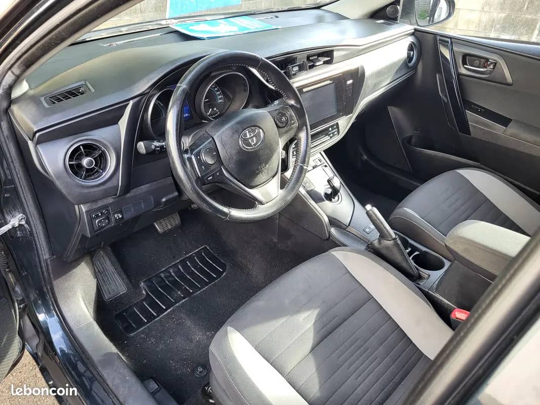 Toyota Auris · photo 3