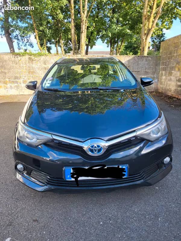 Toyota Auris · photo 2