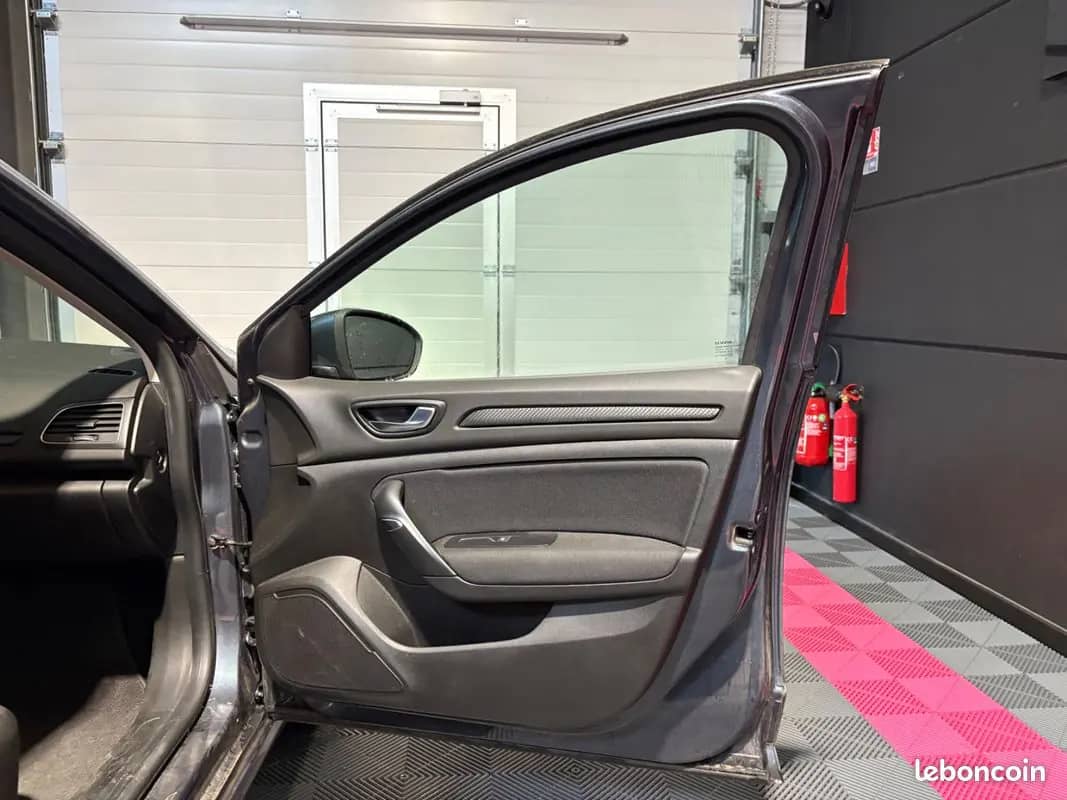 RENAULT MEGANE IV BERLINE BUSINESS TCe 100ch Energy / RÉVISION MARS 20 · photo 6
