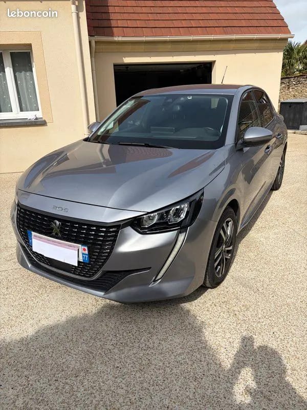 Peugeot 208 1.2 puretech 100 CV allure · photo 1