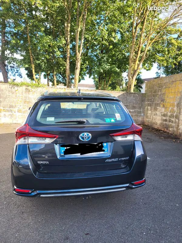 Toyota Auris · photo 1