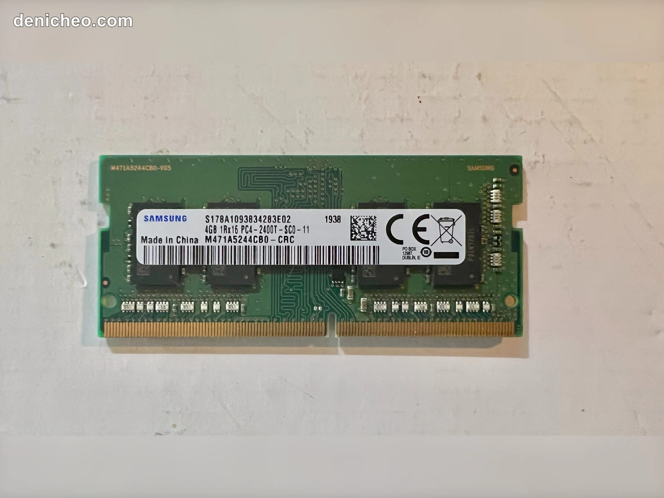 Samsung - Barrette/module mémoire vive RAM 4Go - DDR4 - SO-DIMM - PC4-19200 - 2400MHz - CL17 - 1.2V - Non-ECC - 1Rx16 · photo 1