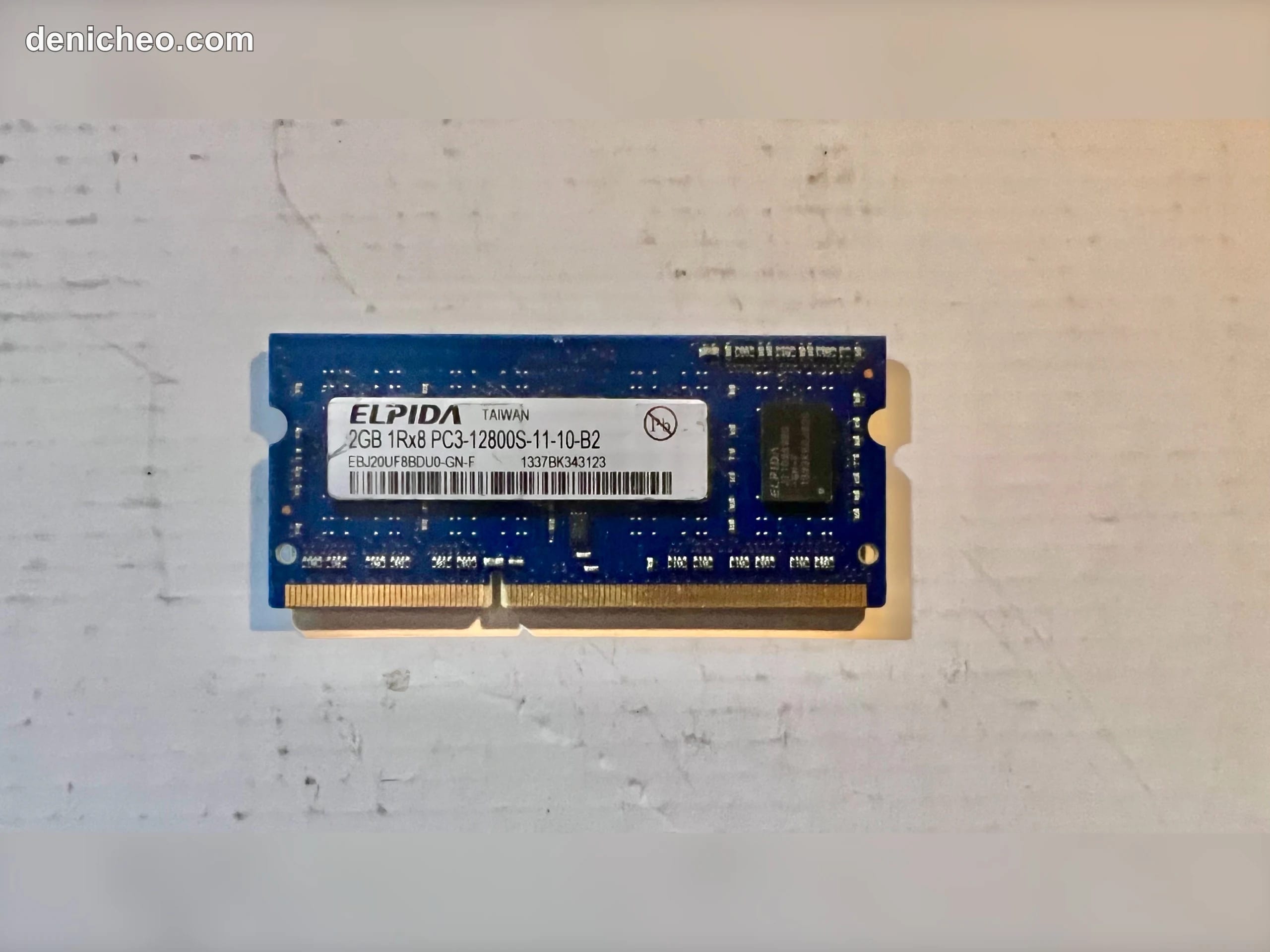 Elpida-Micron Technology - Barrette/module mémoire vive RAM 2Go - DDR3L - SO-DIMM - PC3-12800S - 1600MHz - CL11 - 1.5V · photo 1
