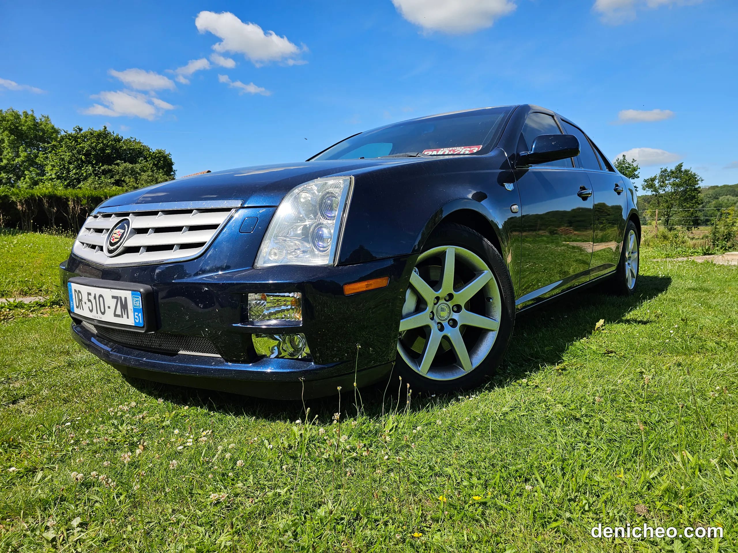 Cadillac sts v8 · photo 1